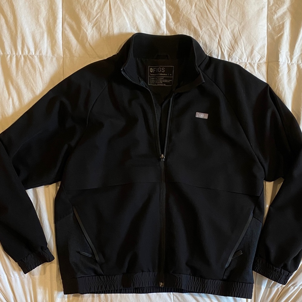 FIGS Women’s black Sydney Scrub Jacket